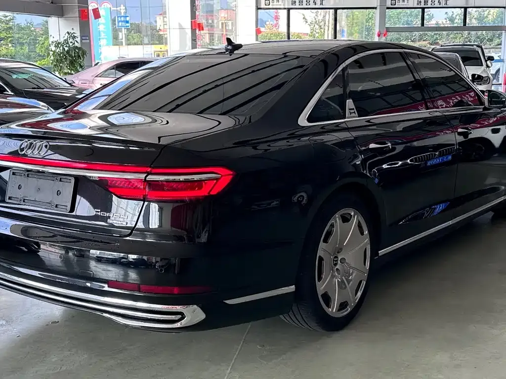 Audi A8 — фото 5
