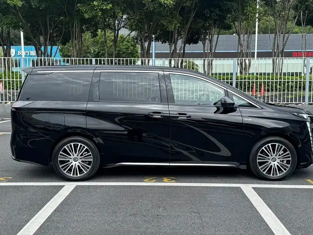 GAC Motor 传祺E8 PHEV — фото 8
