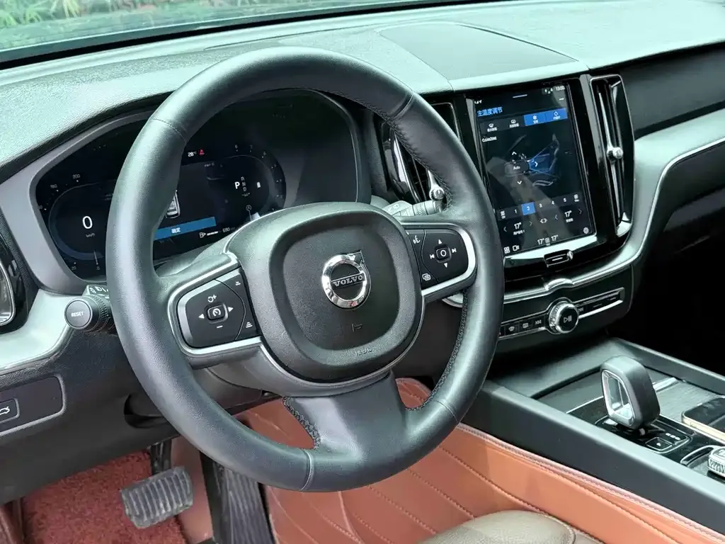 Volvo XC60 — фото 2