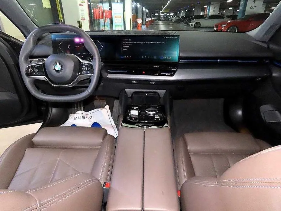 BMW 5-Series 2024 из KR, фото 5