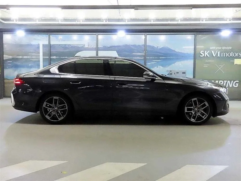 BMW 5-Series 2024 из KR, фото 2
