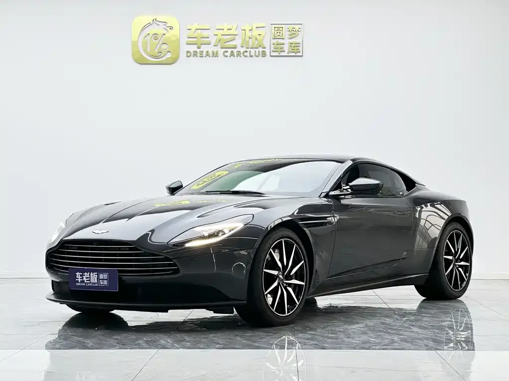 Aston Martin DB11 — фото 1