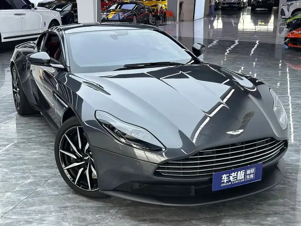Aston Martin DB11 — фото 5