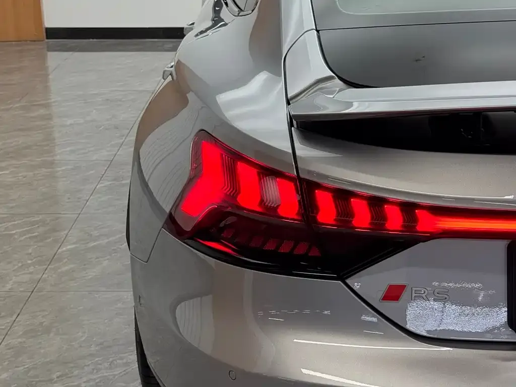 Audi e-tron GT — фото 9