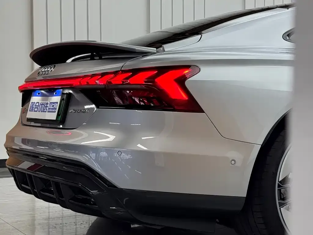 Audi e-tron GT — фото 2