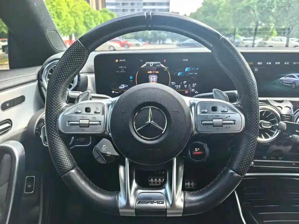 Mercedes-Benz CLA AMG — фото 8