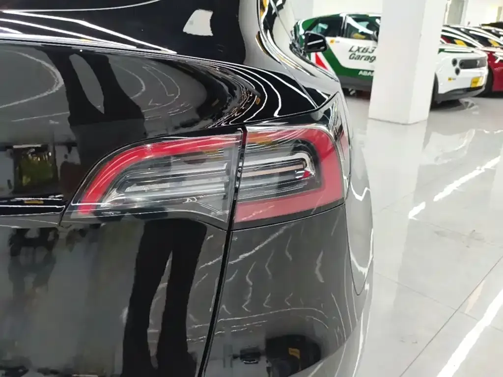 Tesla Model Y — фото 5