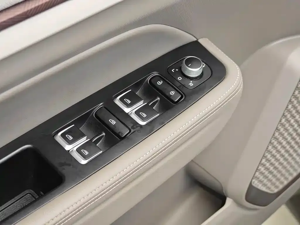 Geely Icon — фото 8