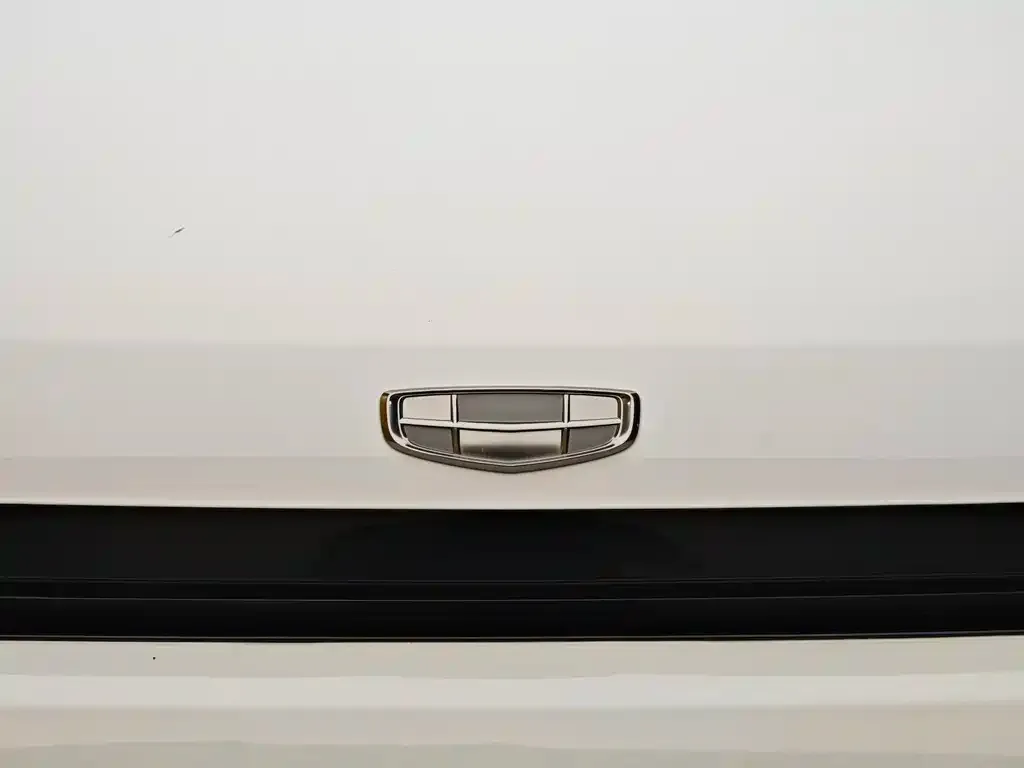 Geely Icon — фото 10