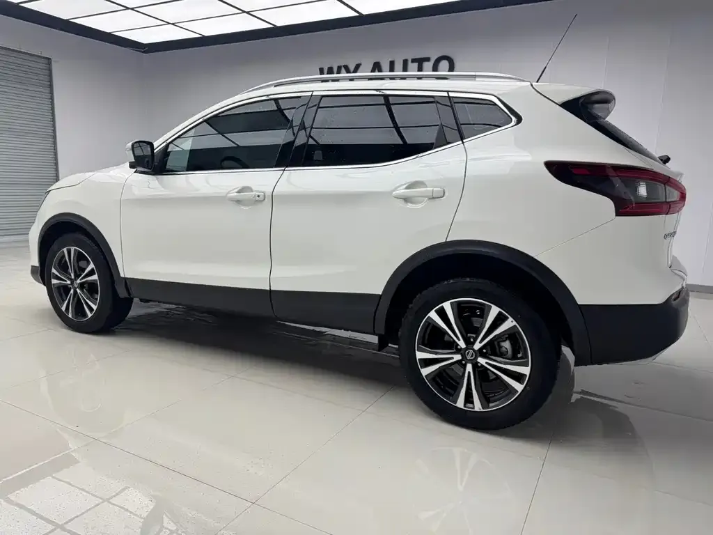 Nissan Qashqai — фото 9
