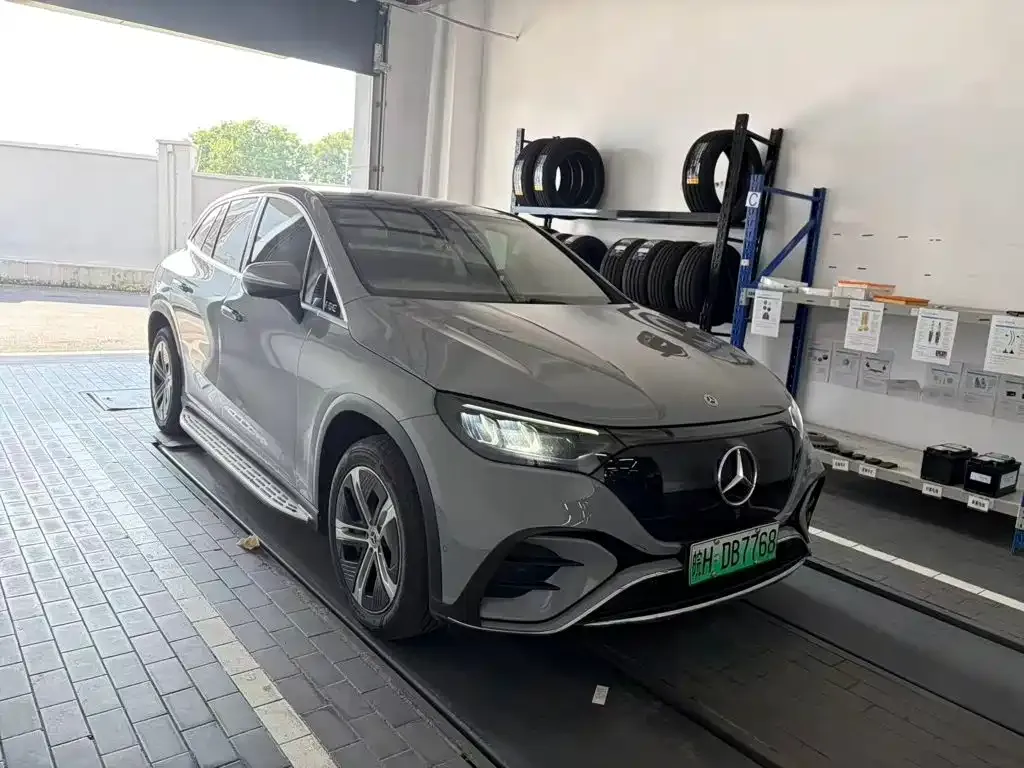 Mercedes-Benz EQE SUV — фото 7