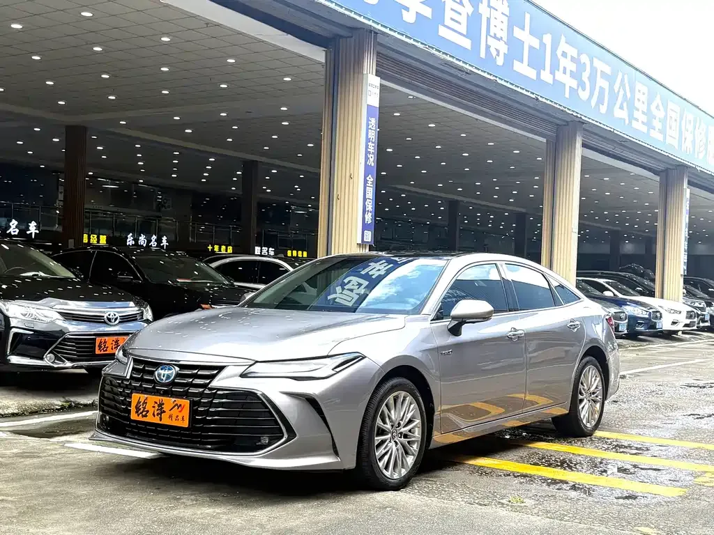 Toyota Avalon — фото 1