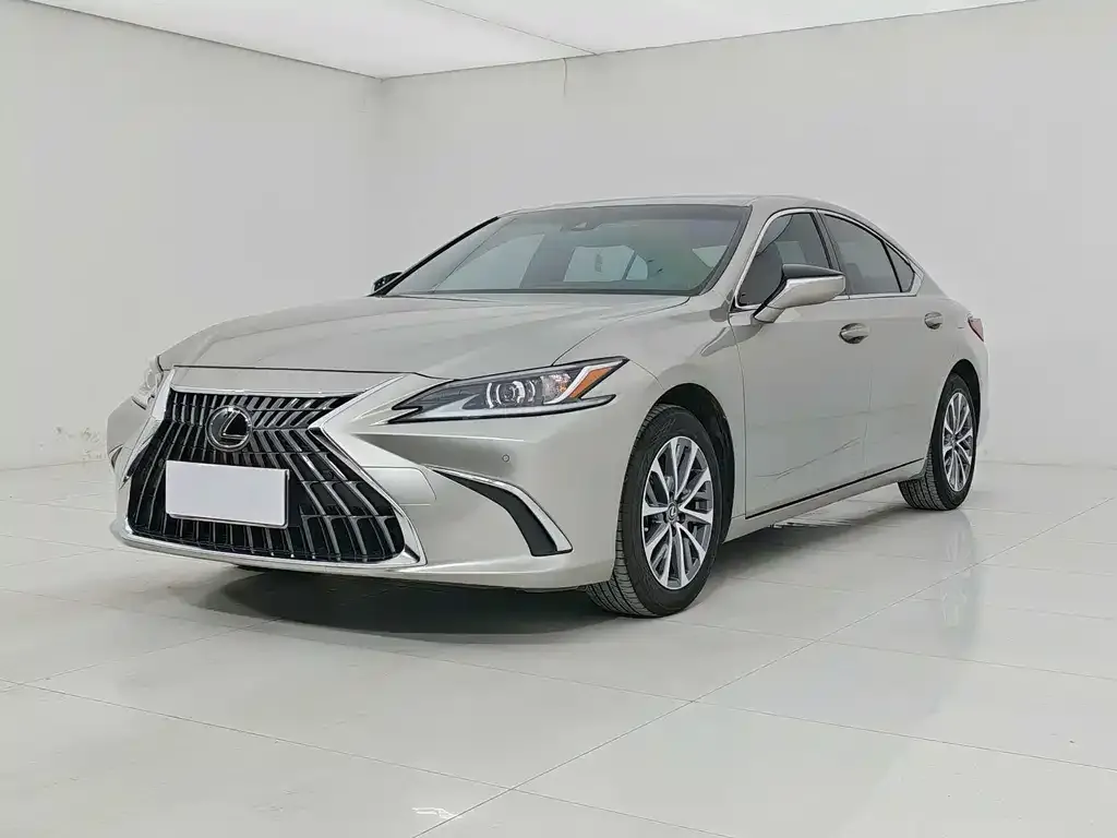 Lexus ES — фото 1