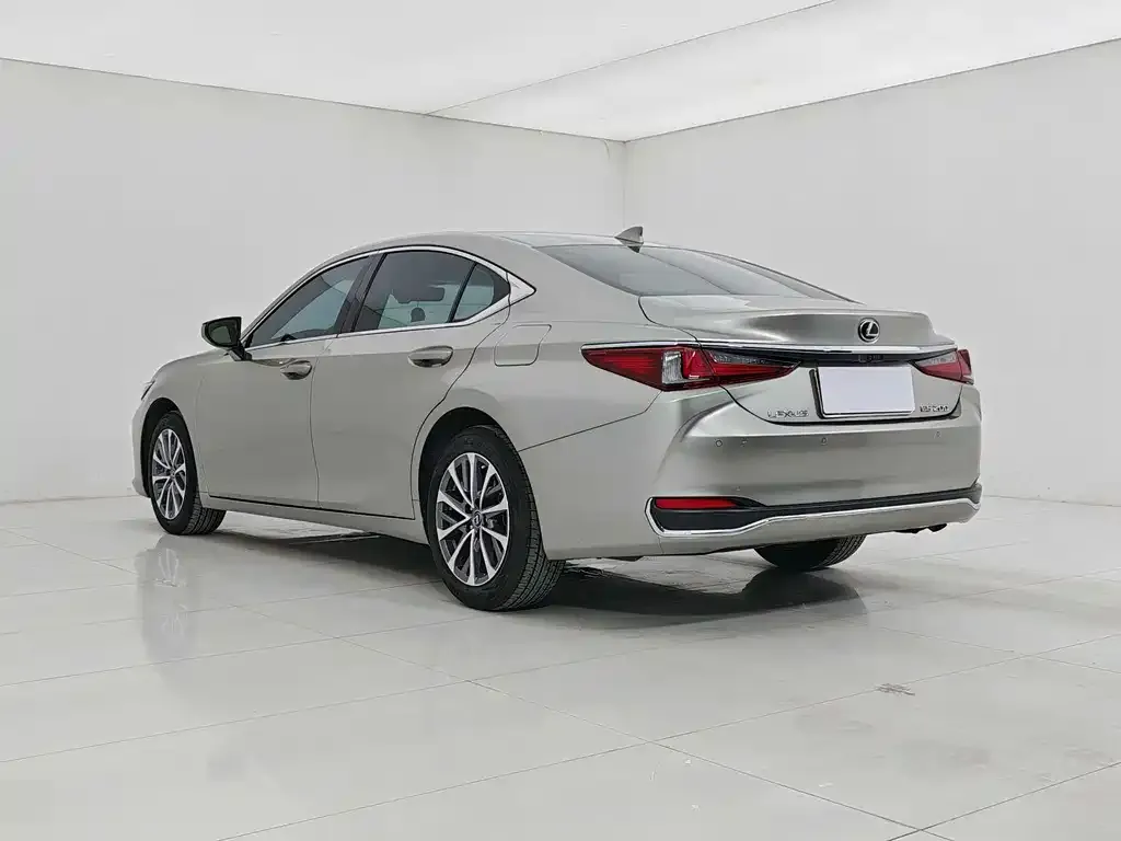 Lexus ES — фото 4