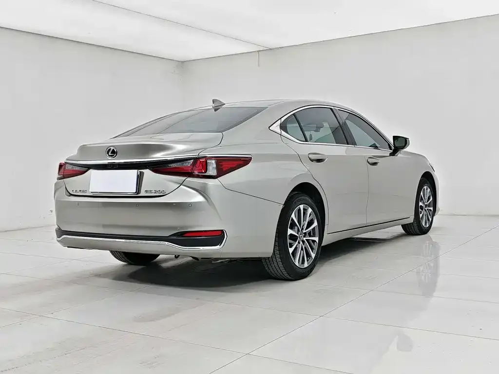 Lexus ES — фото 7