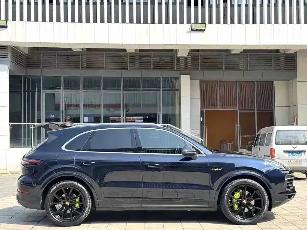 Porsche Cayenne Hybrid — фото 6