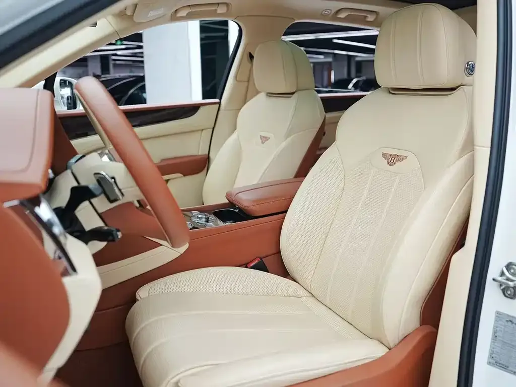 Bentley Bentayga 2021 из CN, фото 6