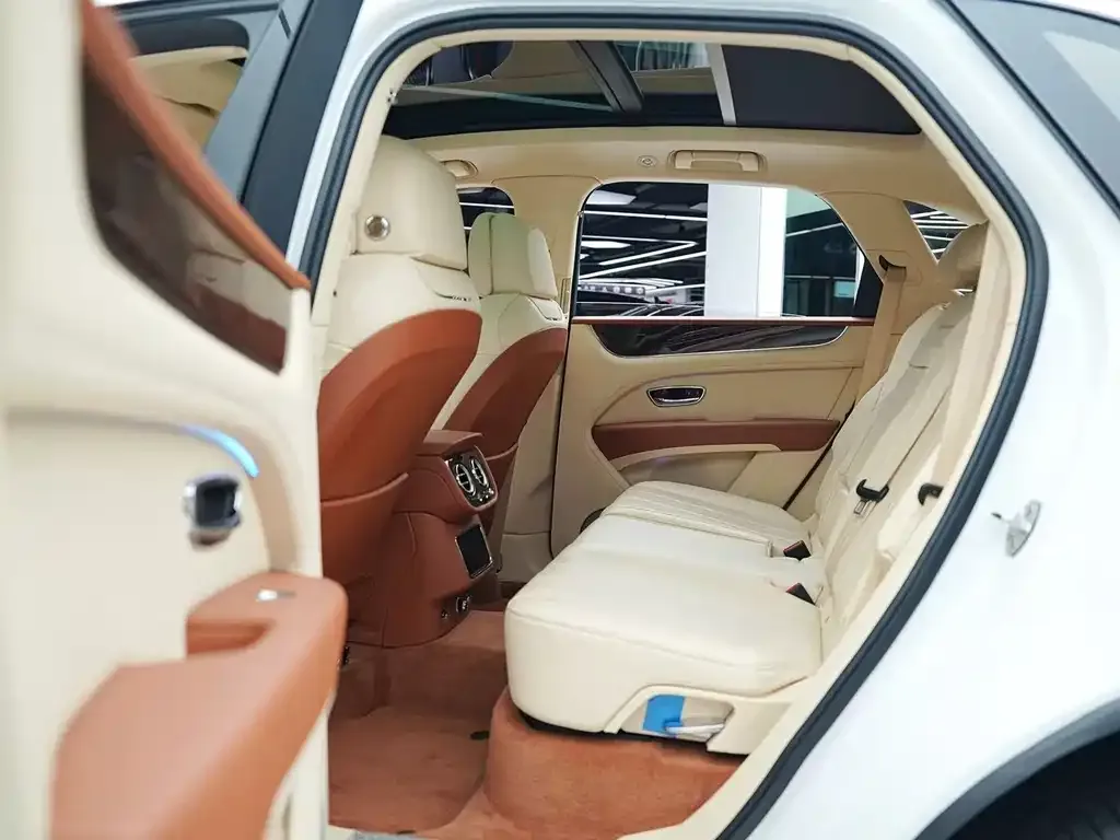 Bentley Bentayga 2021 из CN, фото 3