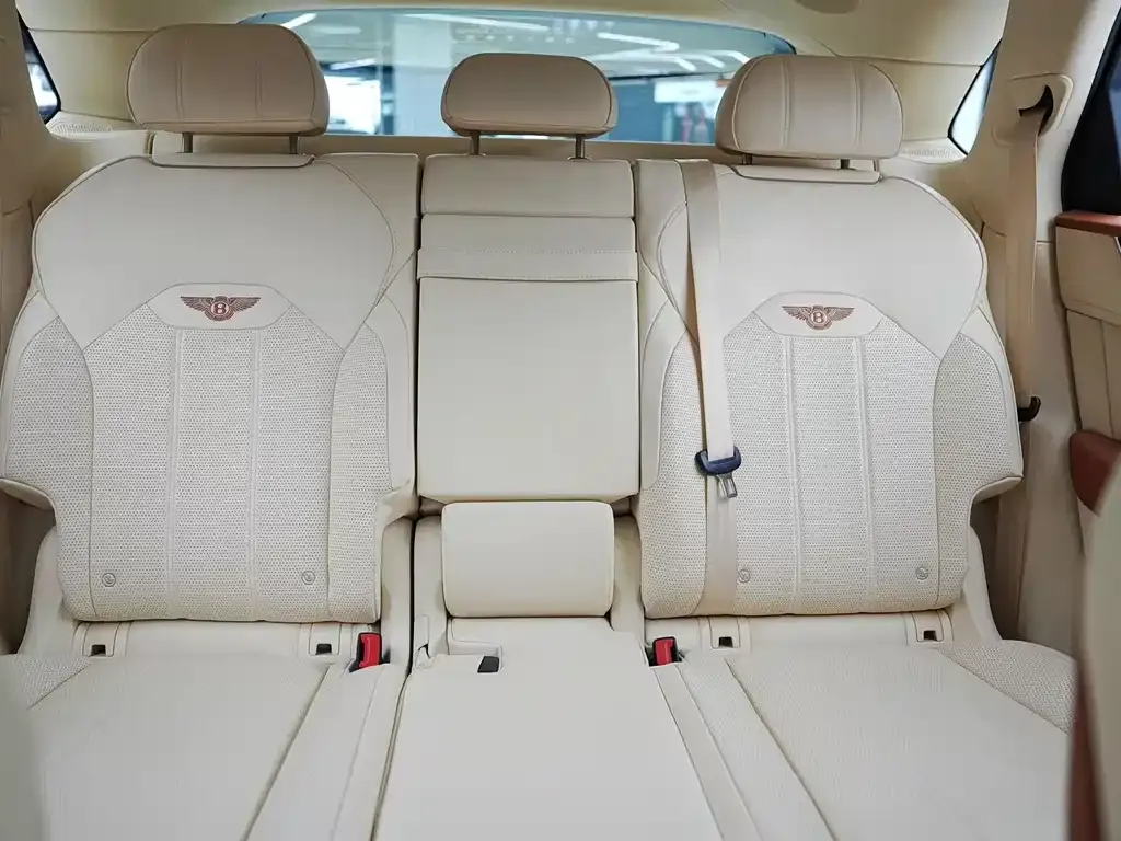 Bentley Bentayga 2021 из CN, фото 7