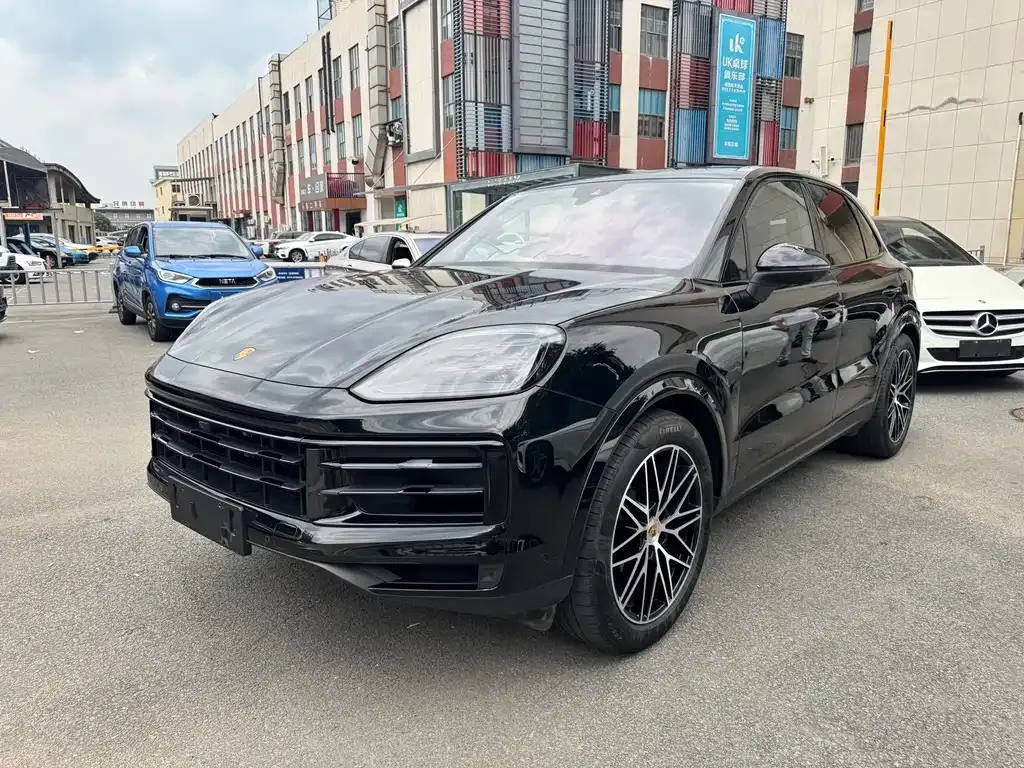 Porsche Cayenne — фото 1