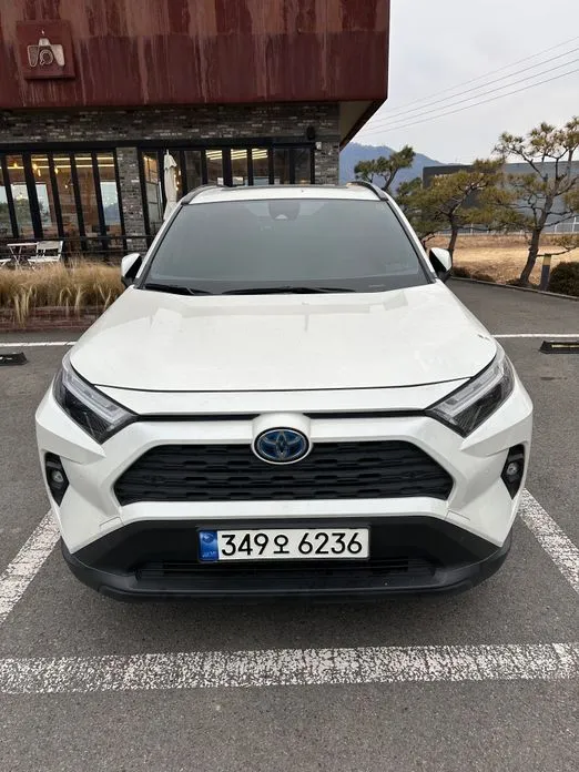 Toyota RAV4 — фото 1