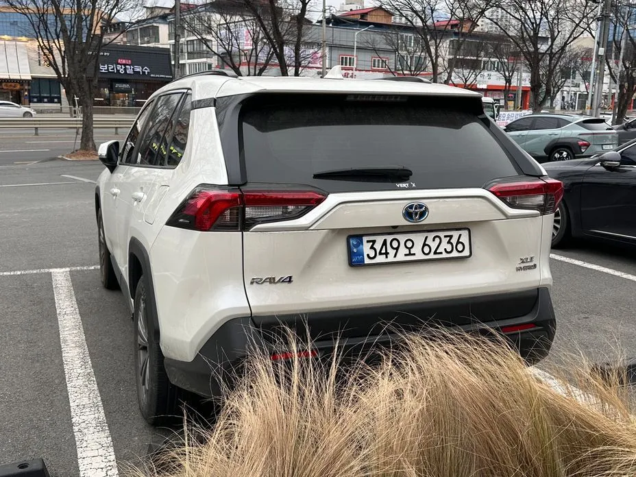 Toyota RAV4 — фото 6