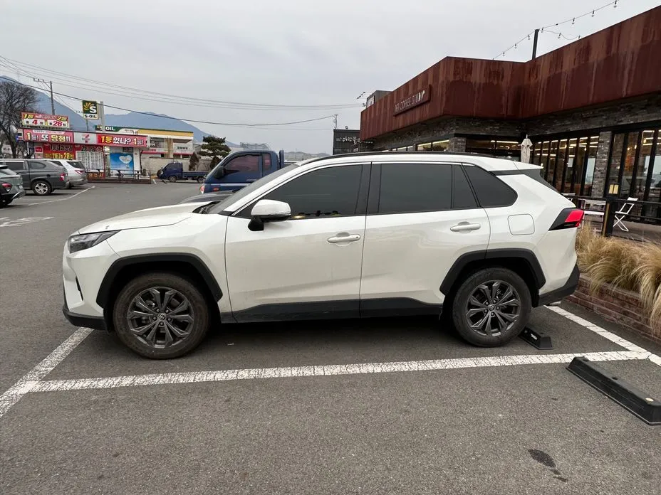 Toyota RAV4 — фото 5