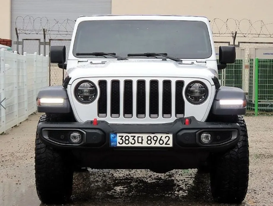 Jeep Wrangler — фото 1