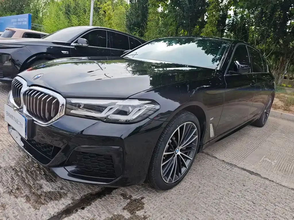 BMW 5 Series — фото 1