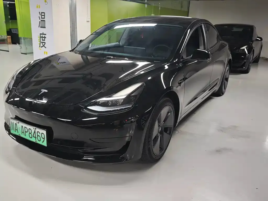 Tesla Model 3 — фото 1