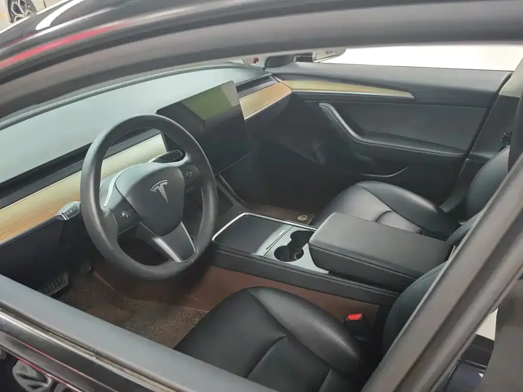 Tesla Model 3 — фото 3