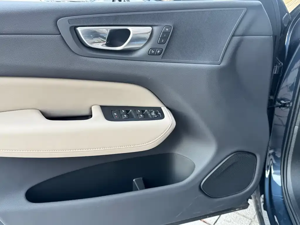 Volvo XC60 — фото 2