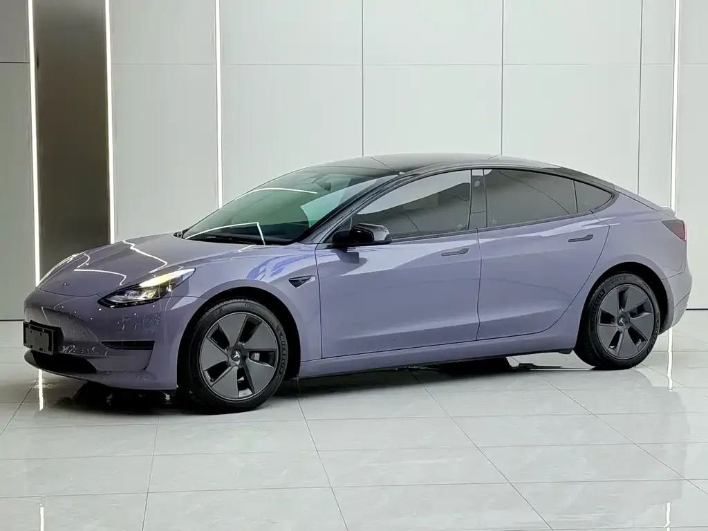 Tesla Model 3 — фото 1