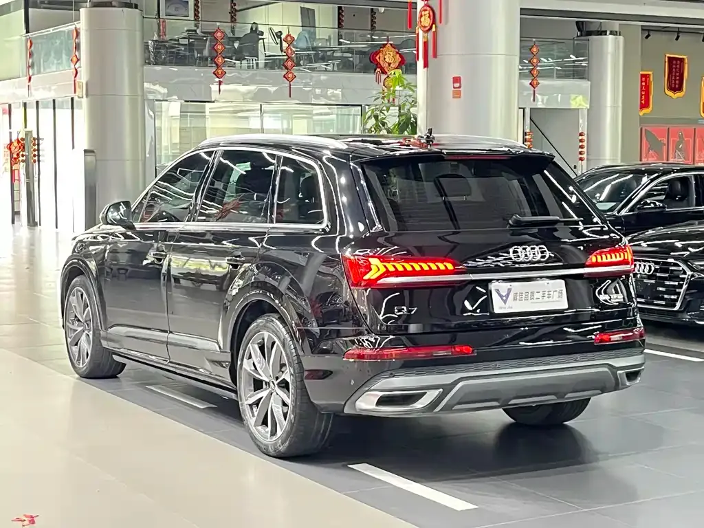 Audi Q7 — фото 8