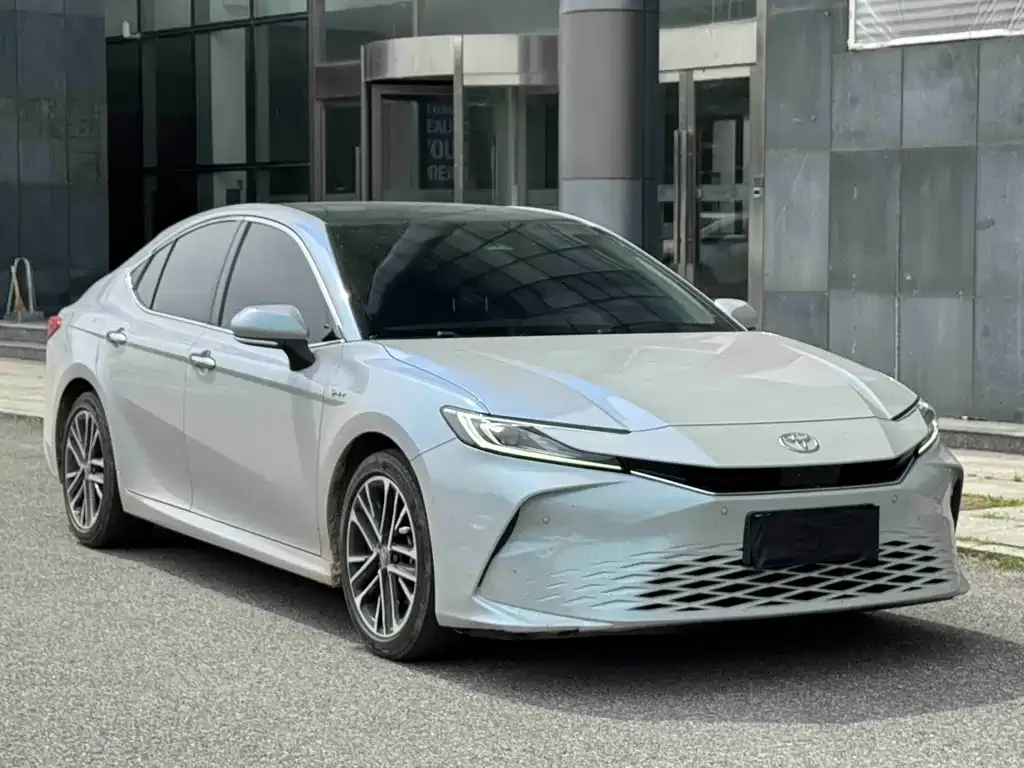 Toyota Camry — фото 6