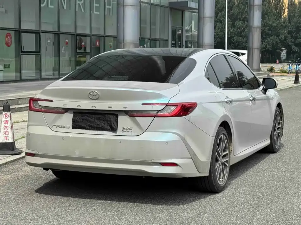 Toyota Camry — фото 8