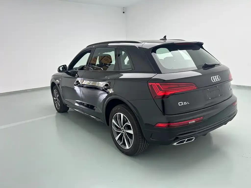Audi Q5L — фото 3