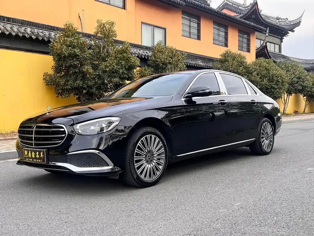 Mercedes-Benz E-Class — фото 1