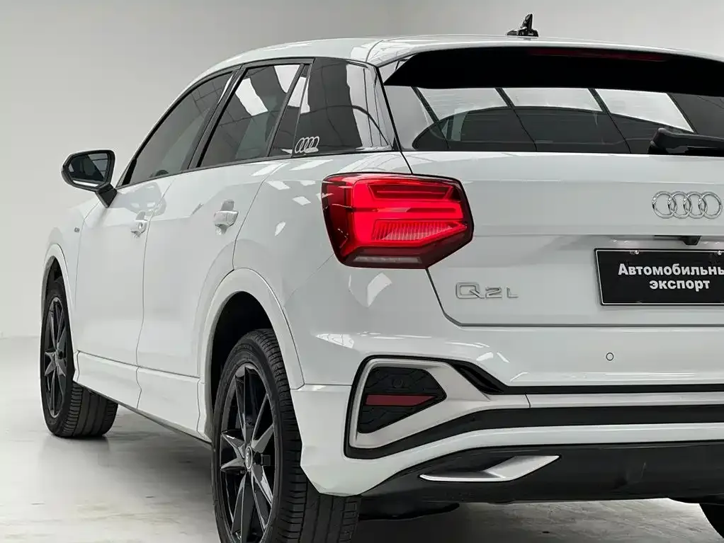 Audi Q2L — фото 8