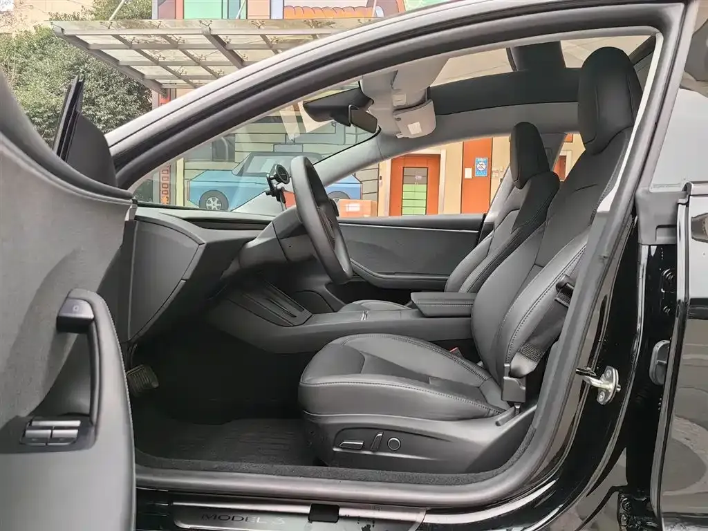 Tesla Model 3 — фото 4