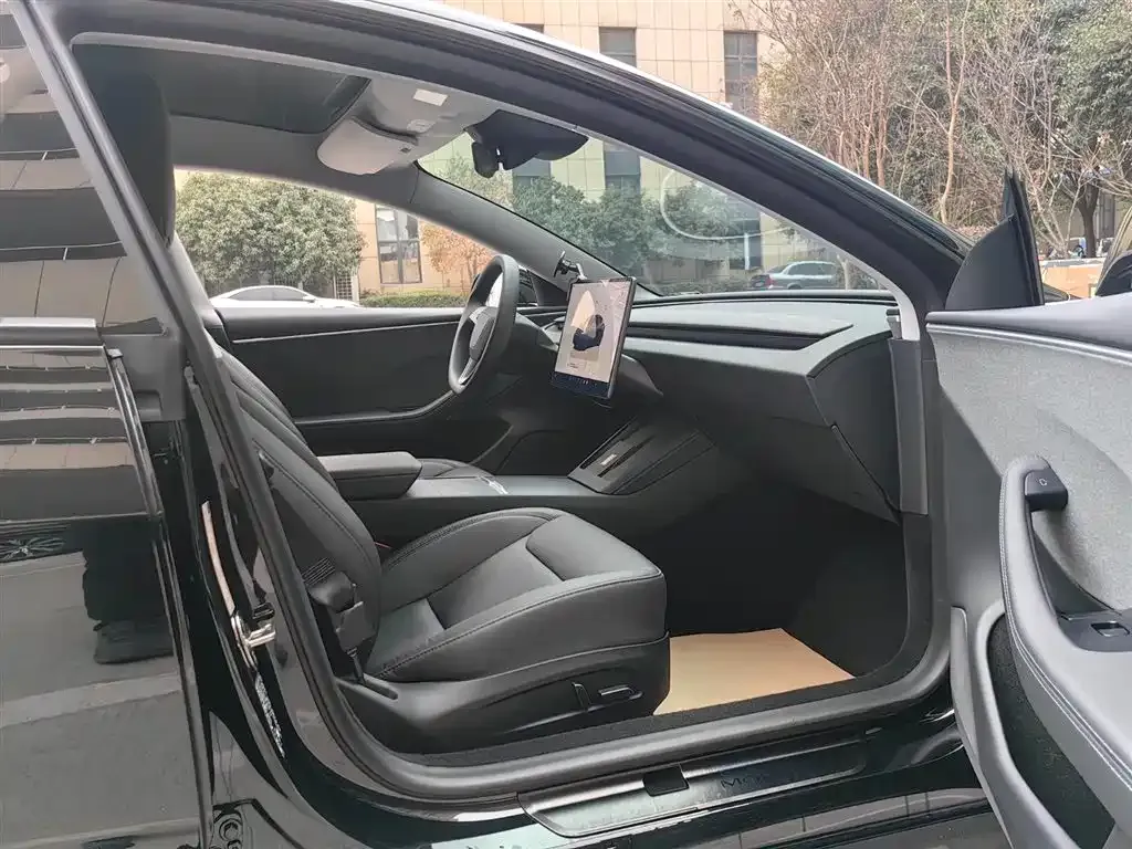 Tesla Model 3 — фото 10