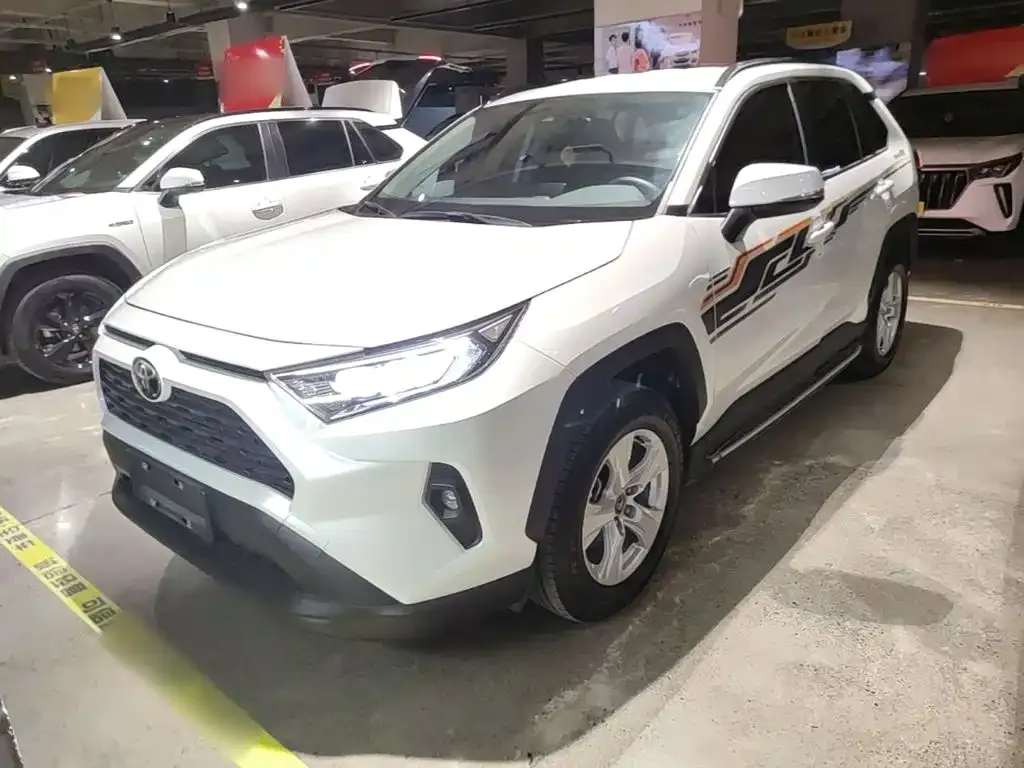 Toyota RAV4 — фото 1