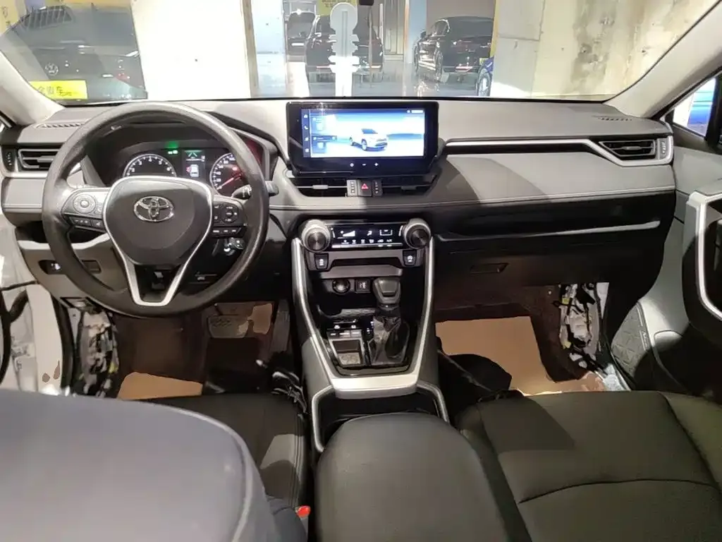 Toyota RAV4 — фото 6