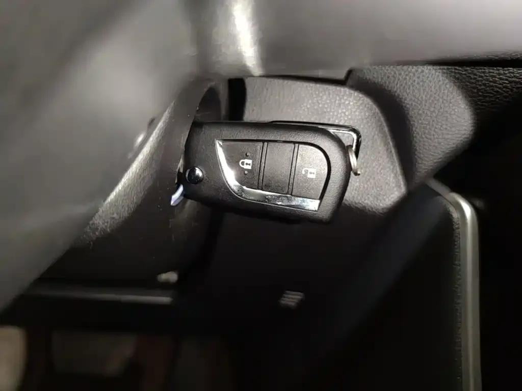 Toyota RAV4 — фото 2