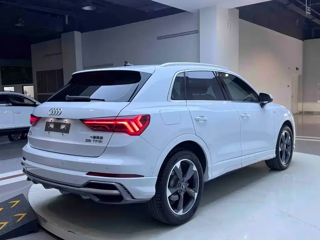 Audi Q3 — фото 8