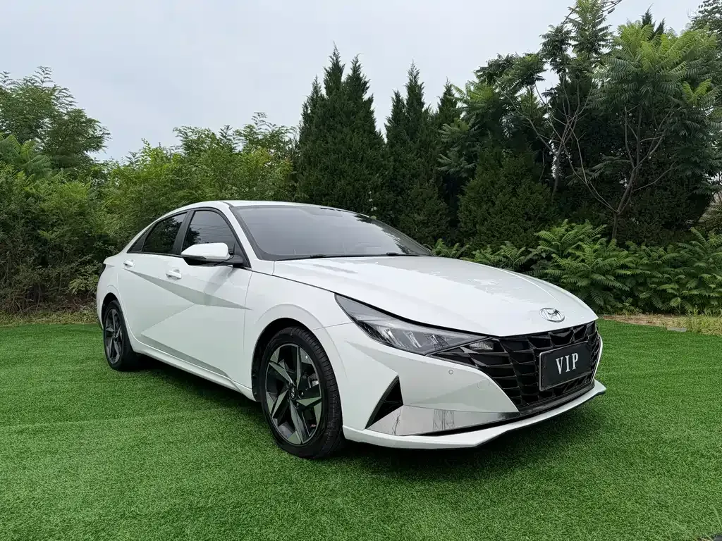 Hyundai Elantra — фото 5