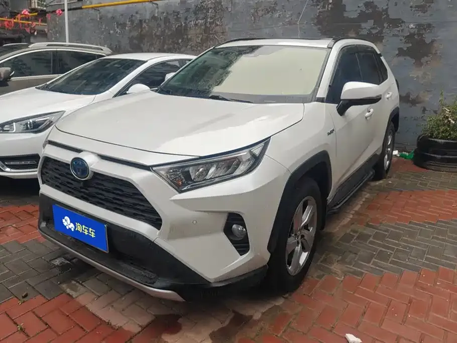 Toyota RAV4 — фото 1