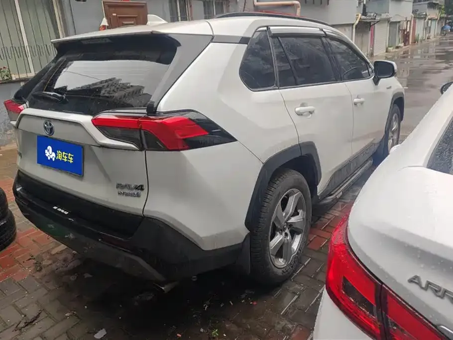 Toyota RAV4 — фото 10