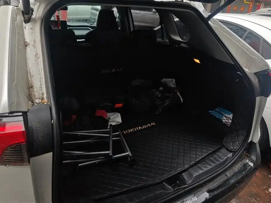 Toyota RAV4 — фото 3