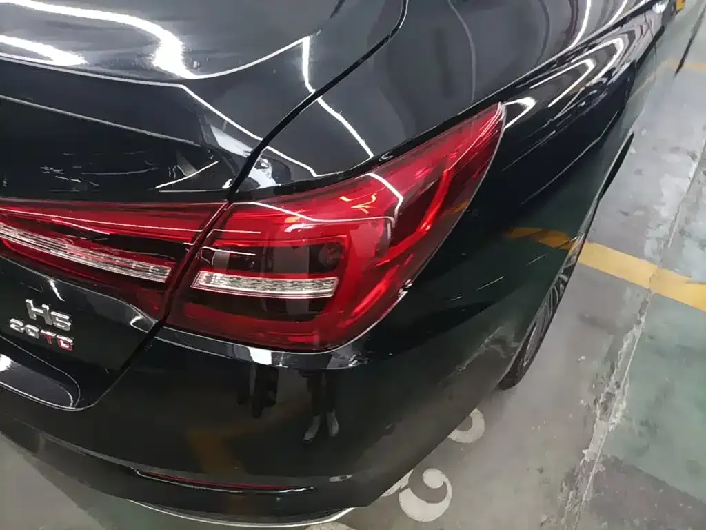 Hongqi H5 — фото 3